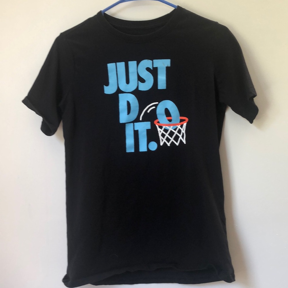 Nike Boys Black "Just Do It" Basketball Graphic Tee – Size XL - Picture 2 of 10
